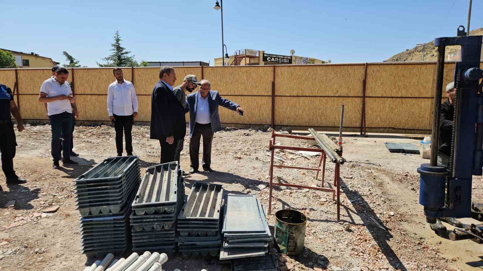Darende’de yeni çarşı projesinde temel kazı çalışmaları başladı 