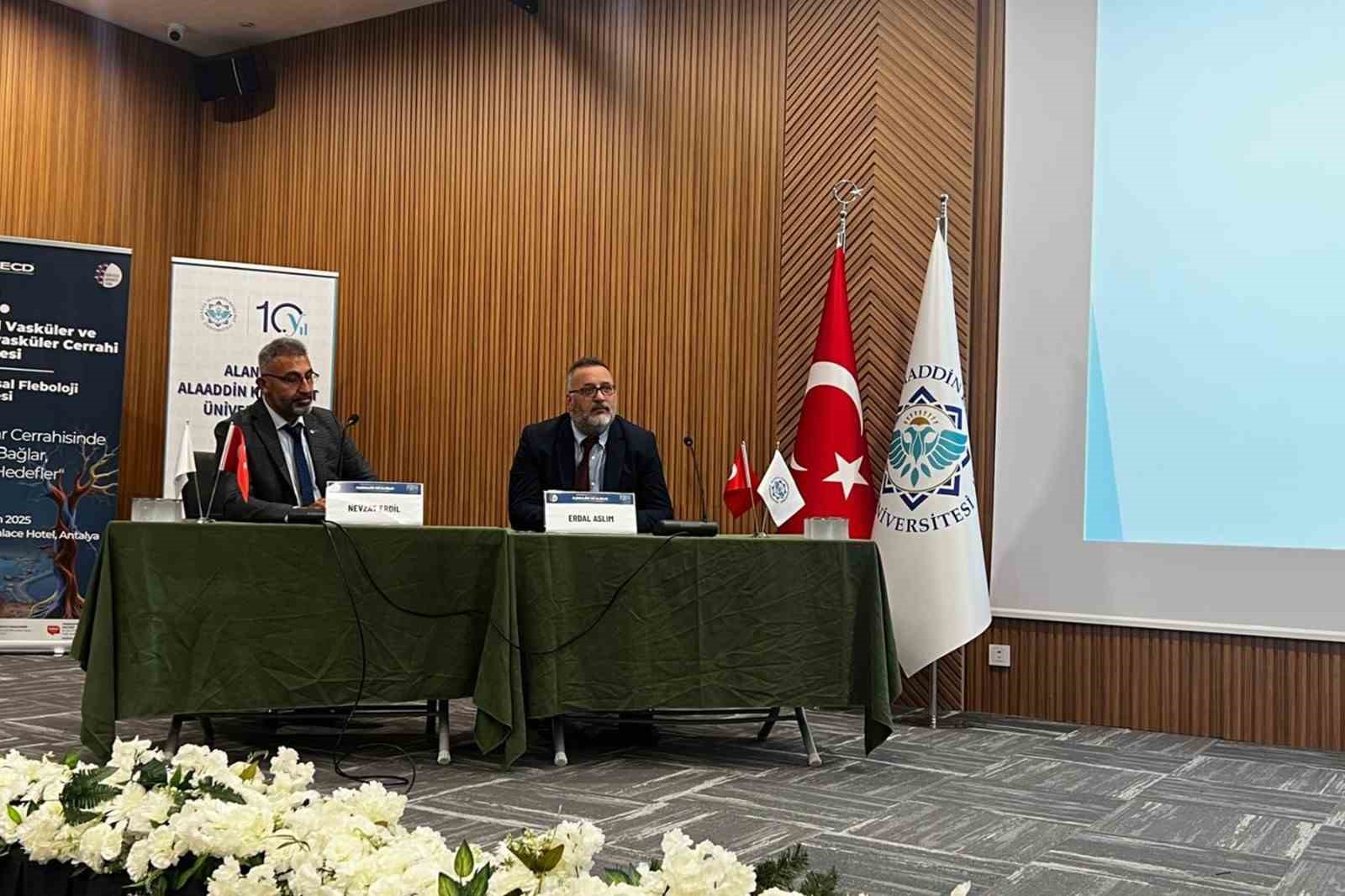 Kalp ve damar cerrahları ALKÜ’de buluştu 