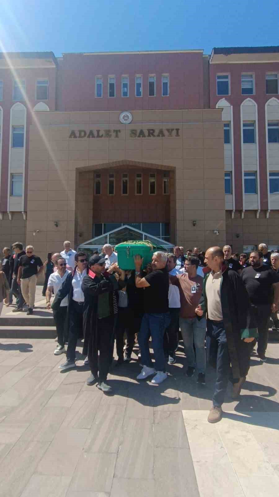 Manisa’da hukuk camiası yasta 