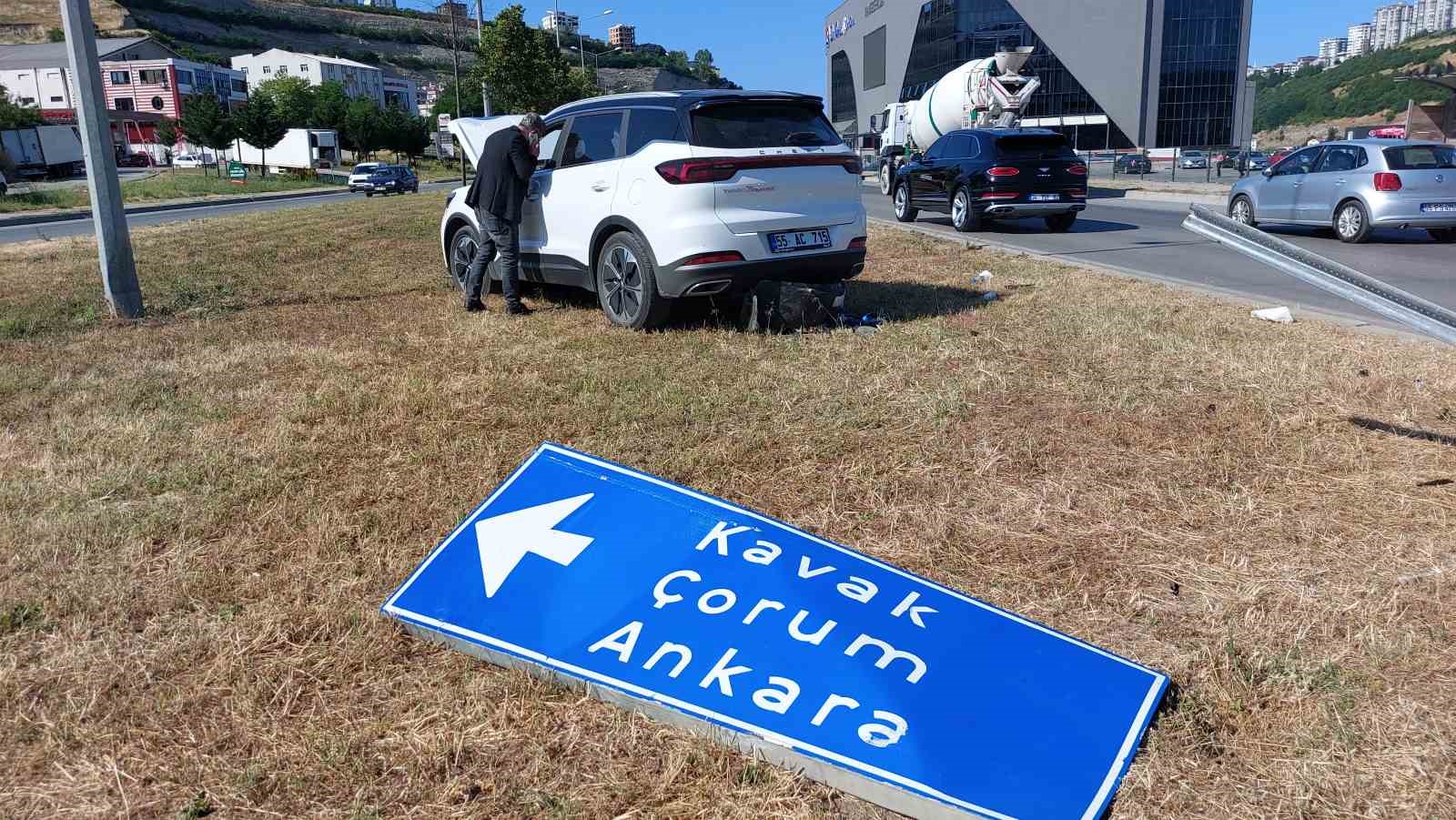 Samsun’da kavşakta 2 otomobil çarpıştı: 4 yaralı 