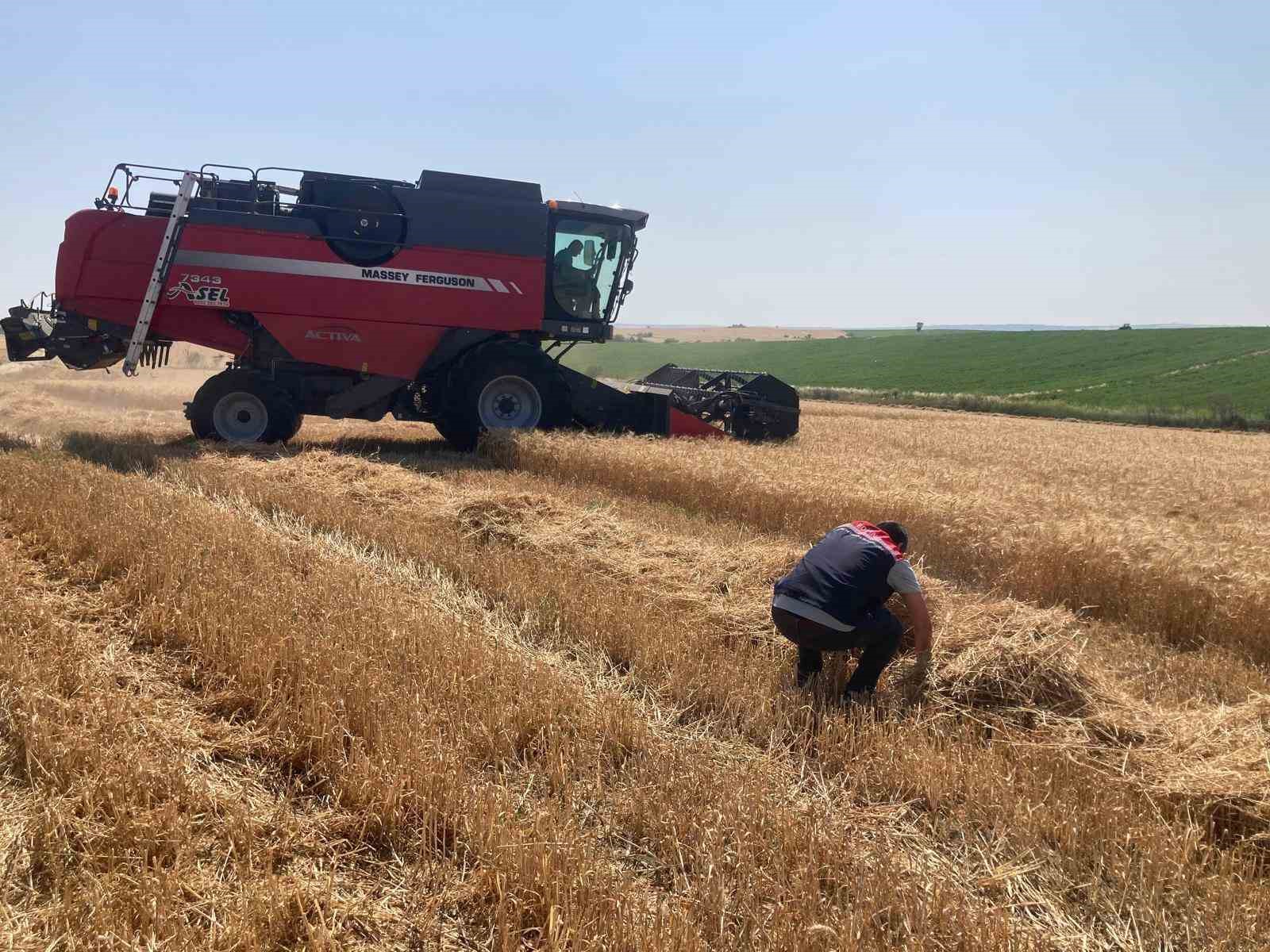 Keşan’da hasat halindeki tüm biçerdöver ve balya makineleri kontrol ediliyor 