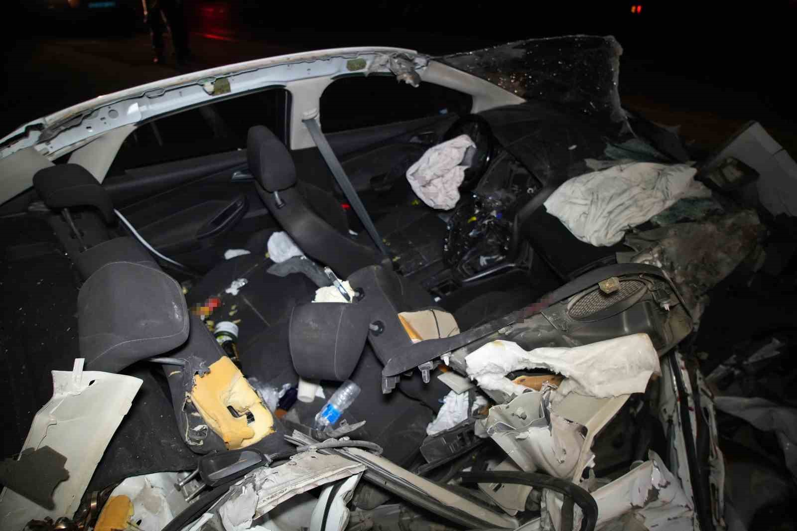 Edirne’de kaza: Tıra çarptıktan sonra hurdaya dönen otomobilin sürücüsü ağır yaralandı 