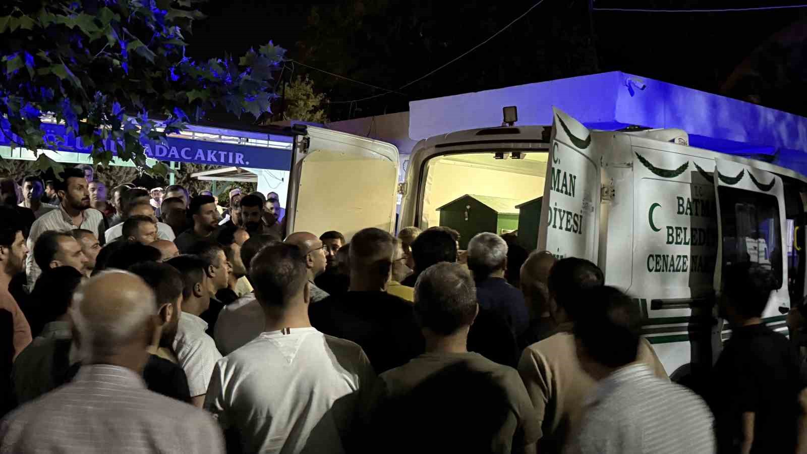 Batman’da trafik kazasında hayatını kaybedenlerden Fesih Barut Diyarbakır’da defnedildi 