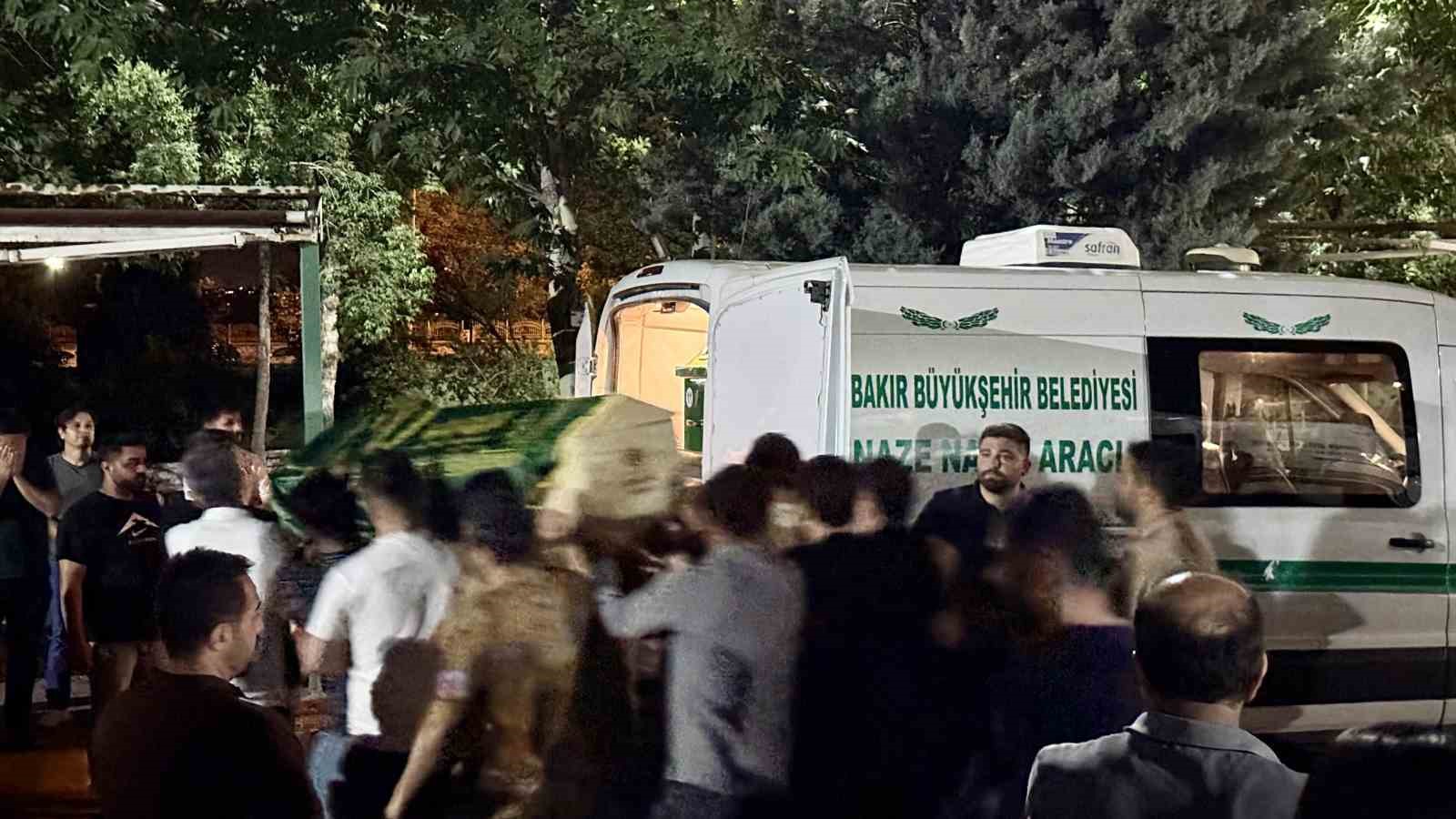 Batman’da trafik kazasında hayatını kaybedenlerden Fesih Barut Diyarbakır’da defnedildi 