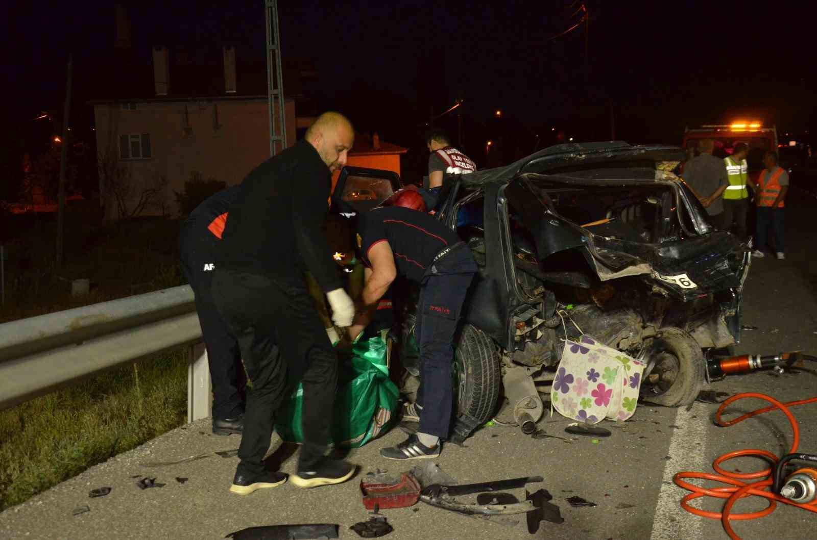 Tavşanlı’da feci kaza... 2 araç çarpıştı: 1 ölü, 3 yaralı 