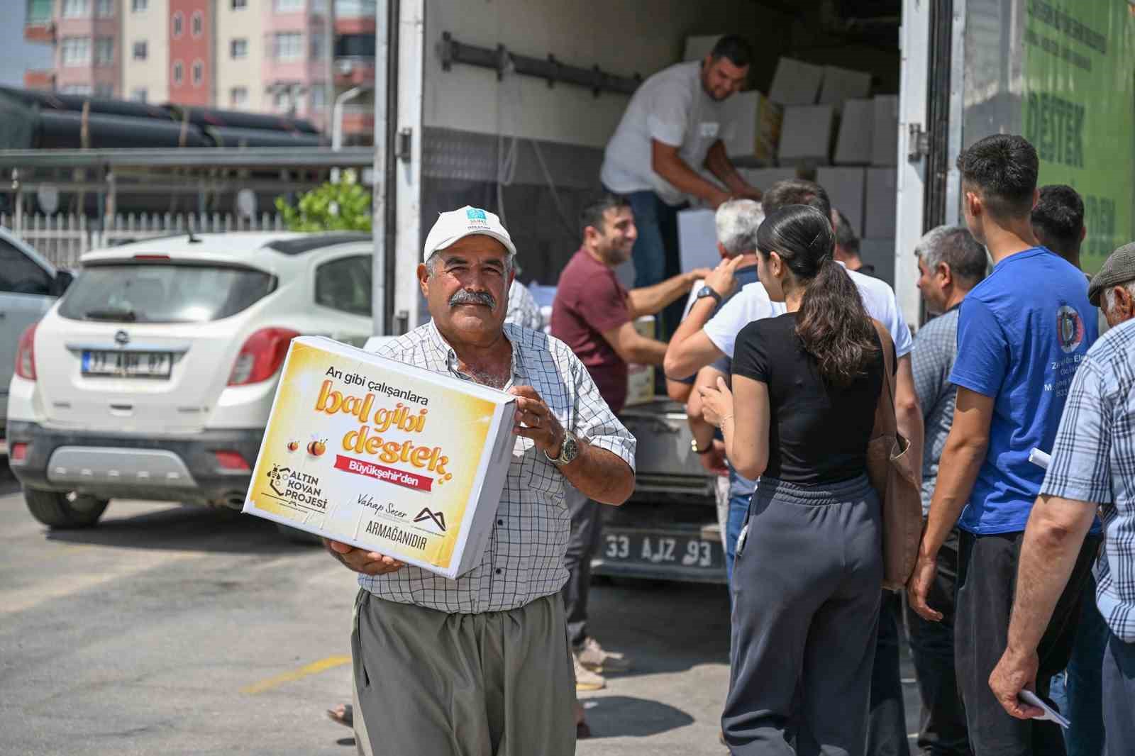 Mersin’de arıcılara ve üreticilere bal gibi destek 