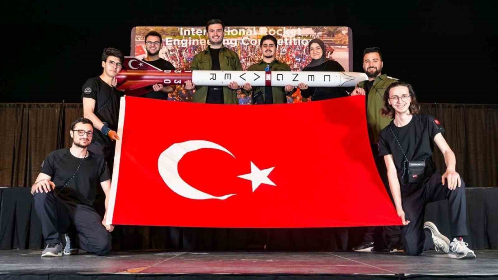 ABD’de roket yarışmasında dünya üçüncülüğü ile Türk bayrağını dalgalandırdılar 