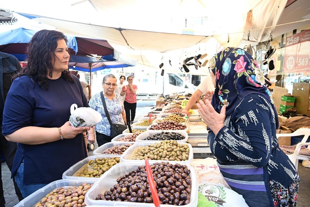 Başkan Çerçioğlu Salı Pazarı’nda vatandaşlarla buluştu 