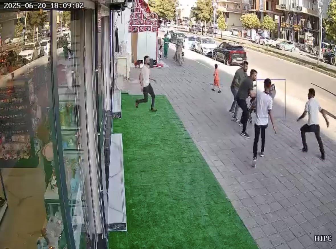 Midyat’ta kavgada yere düşen kişiye minibüs çarptı