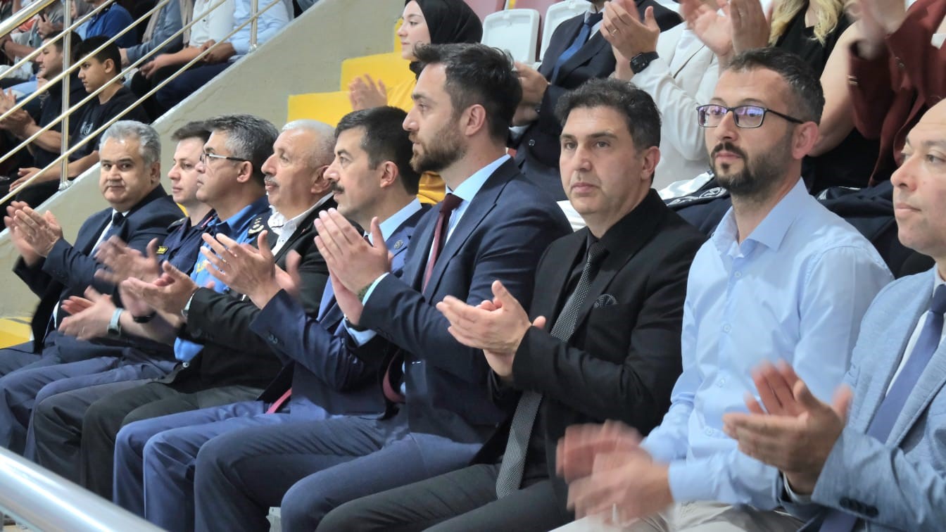 Tavşanlı’da mezuniyet sevinci 