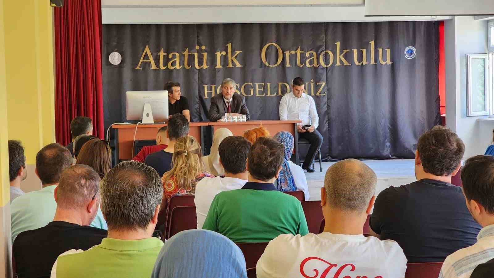 Kütahya MEM Müdürü Yılmaz, öğretmenlerle bir araya geldi 