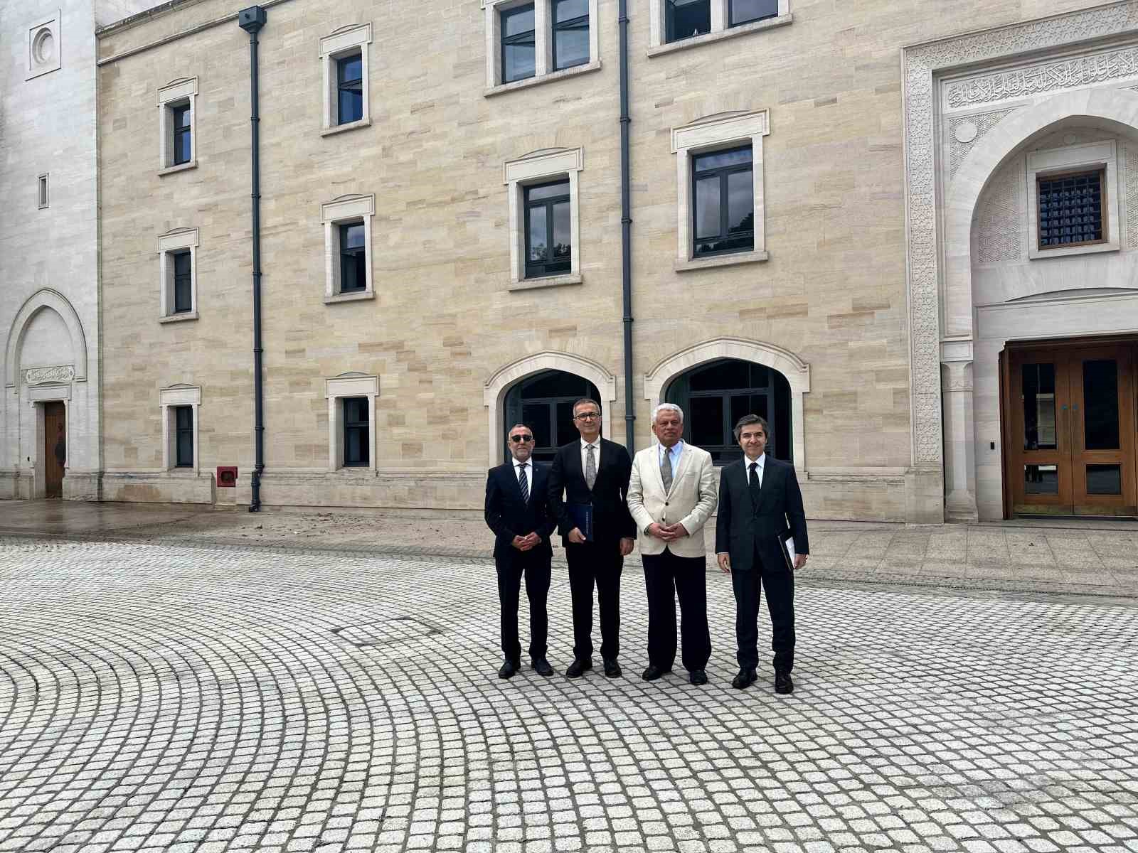 Prof. Dr. Aliy’den, Londra’da dil ve kültürel iş birlikleri görüşmeleri 