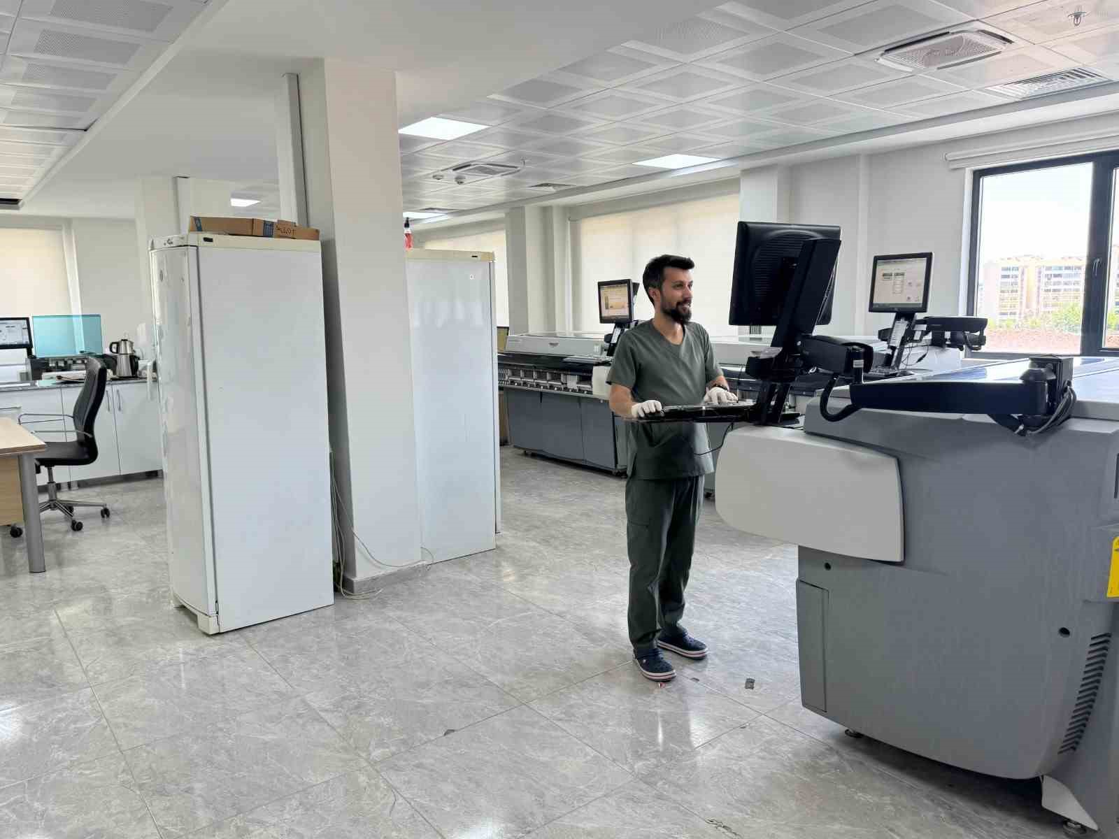 Gazi Yaşargil Eğitim ve Araştırma Hastanesi merkez laboratuvarı yeni yerleşkesine taşındı 
