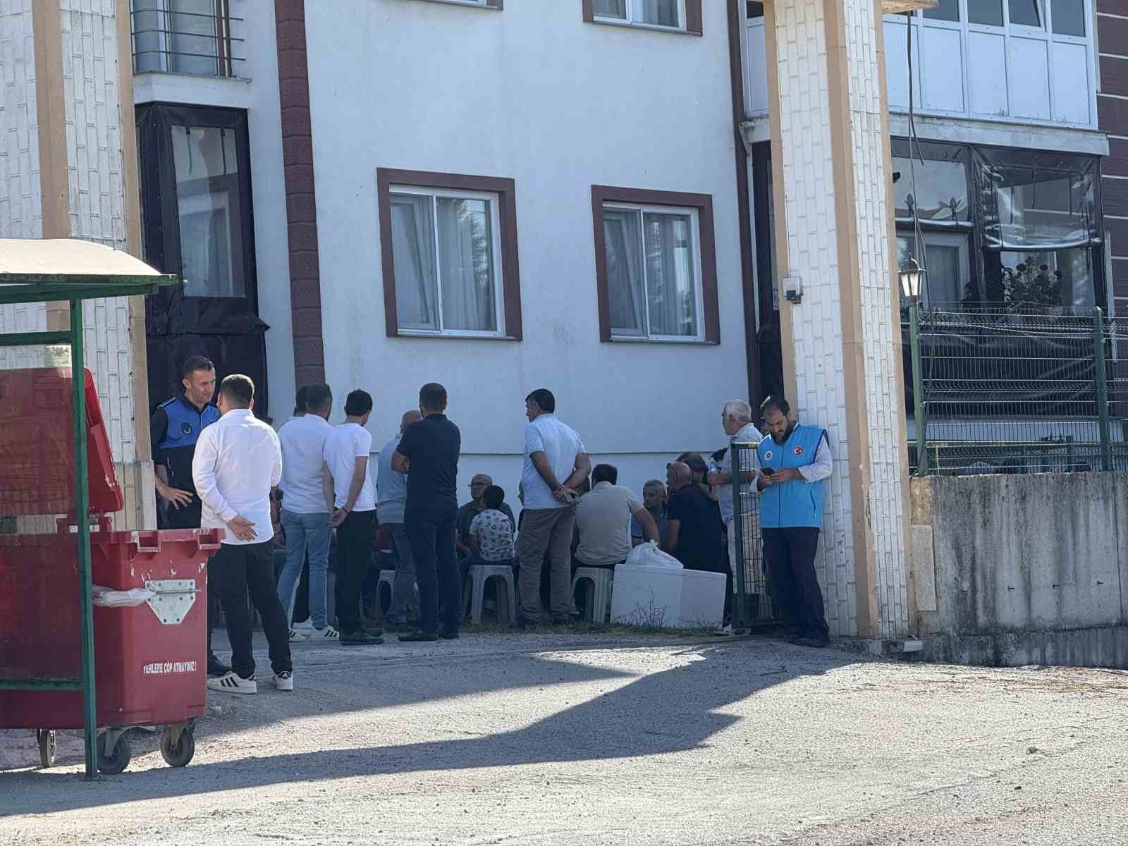 Yangın bölgesindeki bir site tedbir amaçlı tahliye edildi 