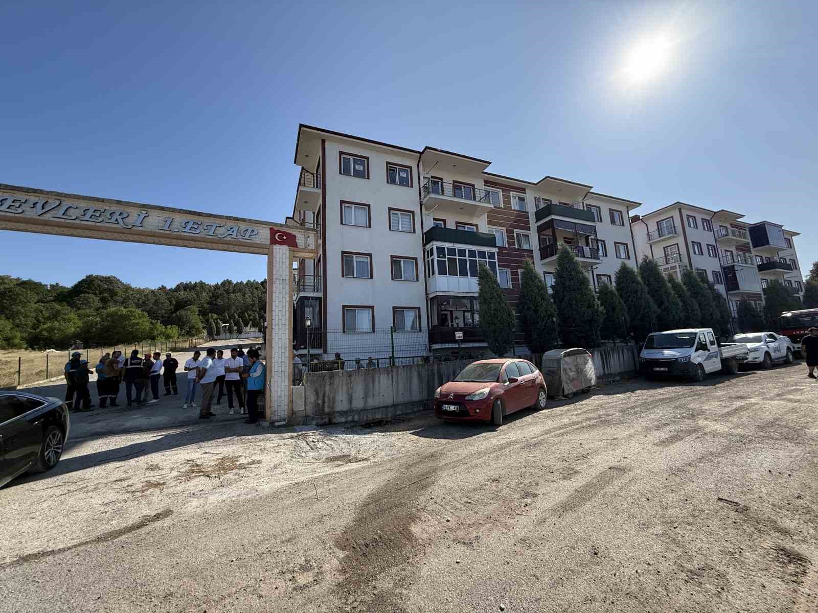 Yangın bölgesindeki bir site tedbir amaçlı tahliye edildi 