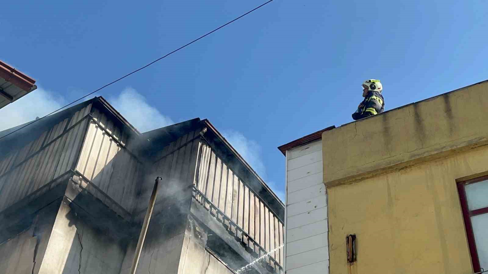Tarihi çarşıdaki yangı kontrol altına alındı 
