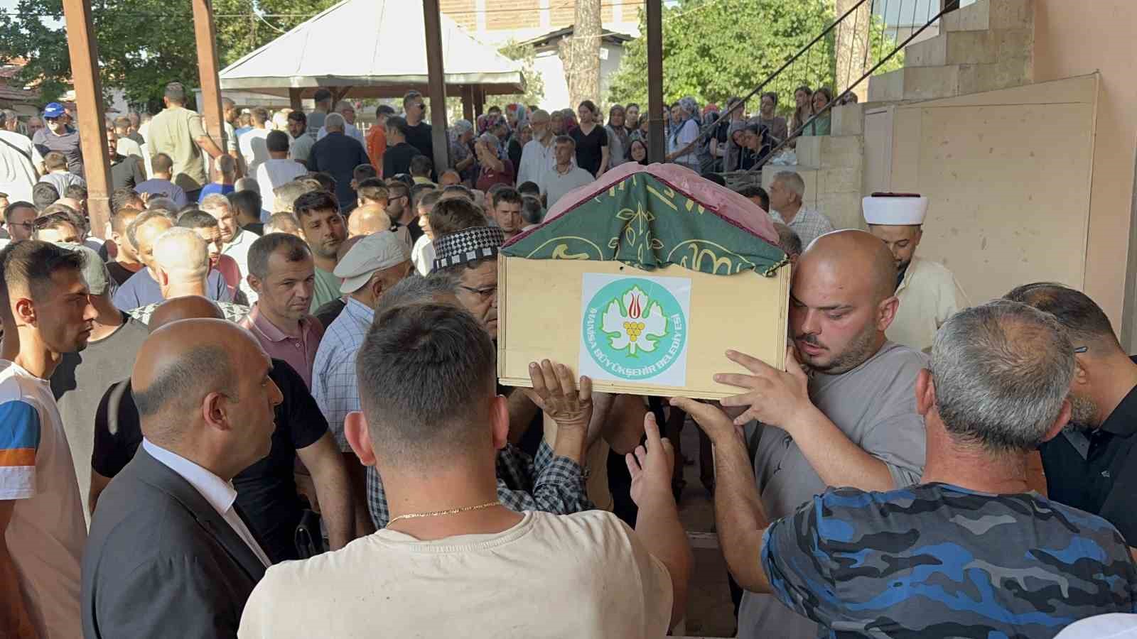 Havuza düşerek hayatını kaybeden minik Nazlı’ya acı veda 