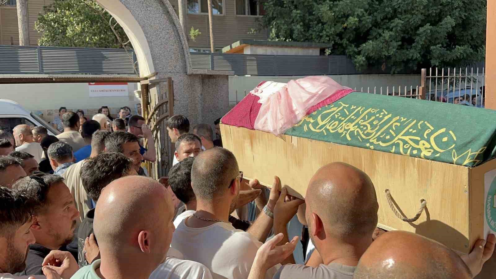 Havuza düşerek hayatını kaybeden minik Nazlı’ya acı veda 