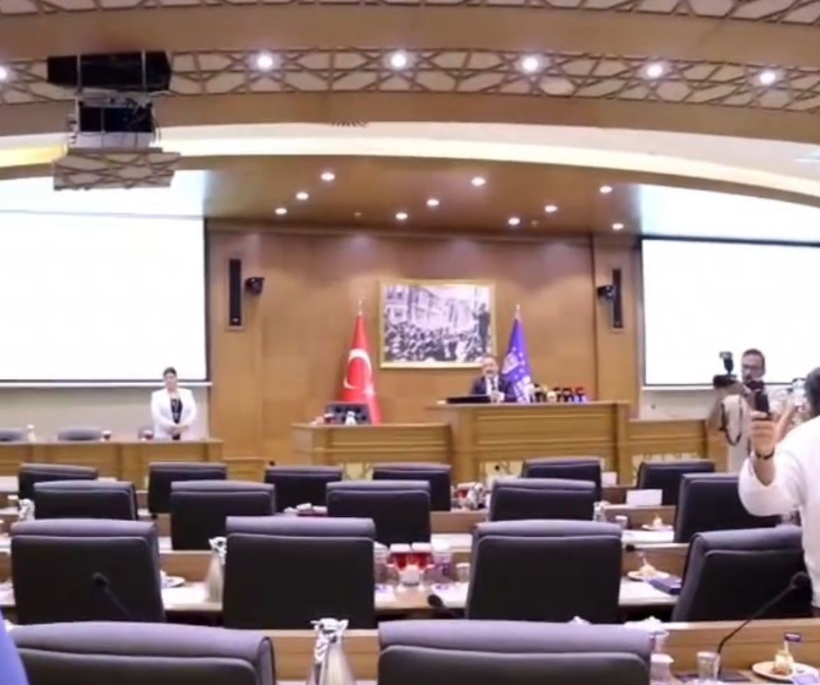 Bursa Büyükşehir Meclisi’nde gerginlik 