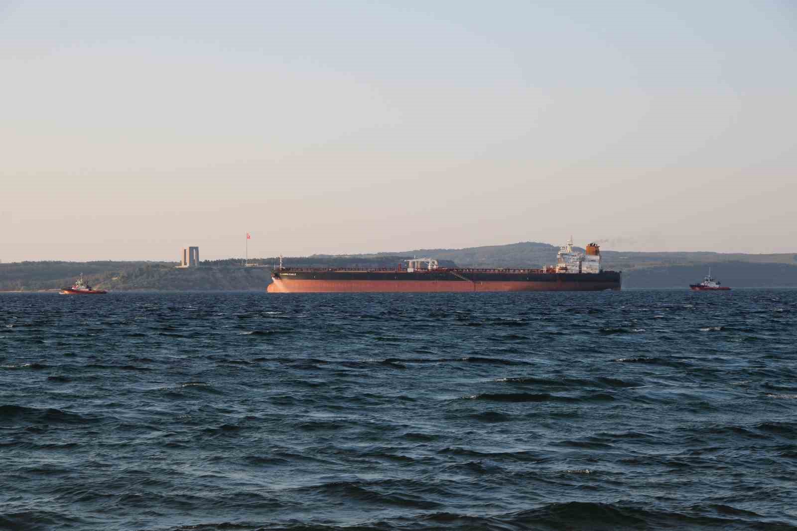 Çanakkale Boğazı’nda gemi makine arızası yaptı 