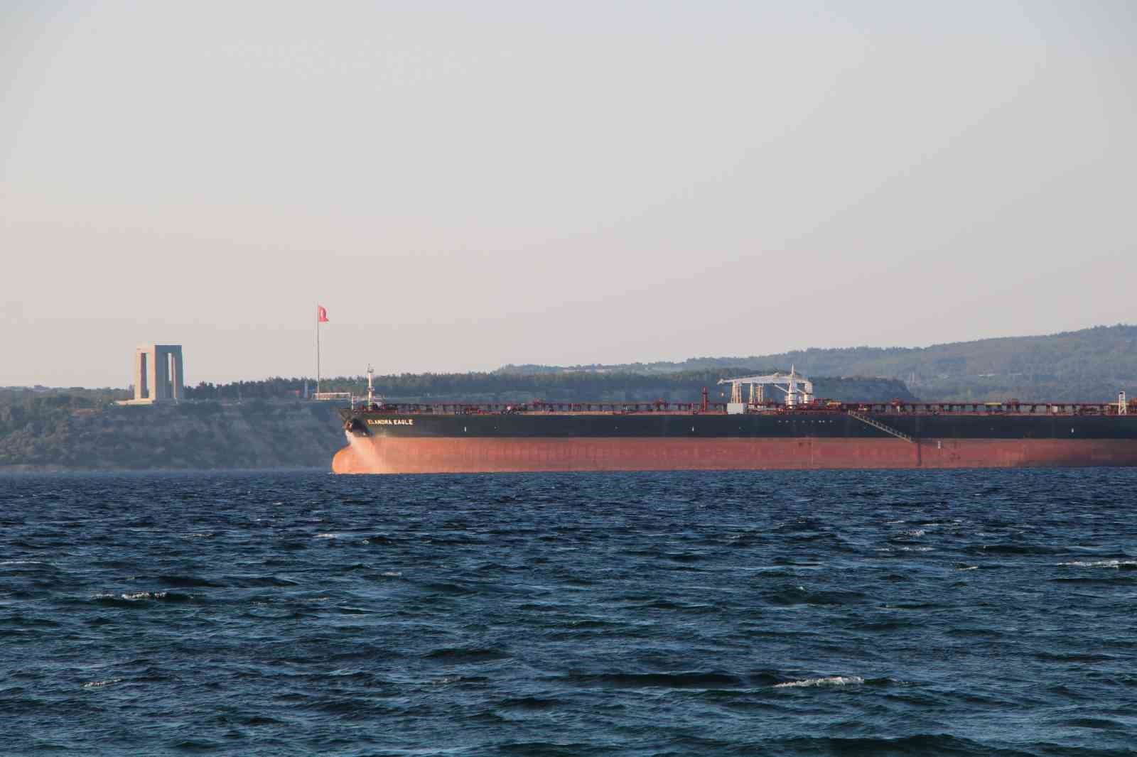 Çanakkale Boğazı’nda gemi makine arızası yaptı 