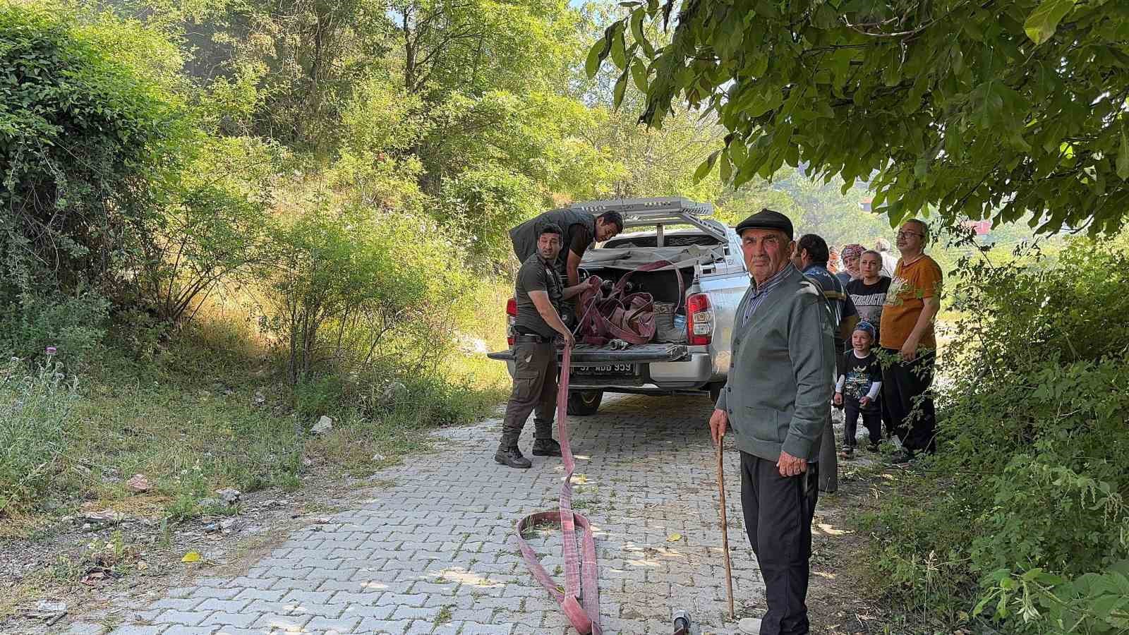Bahçede çıkan yangın evi küle çeviriyordu 