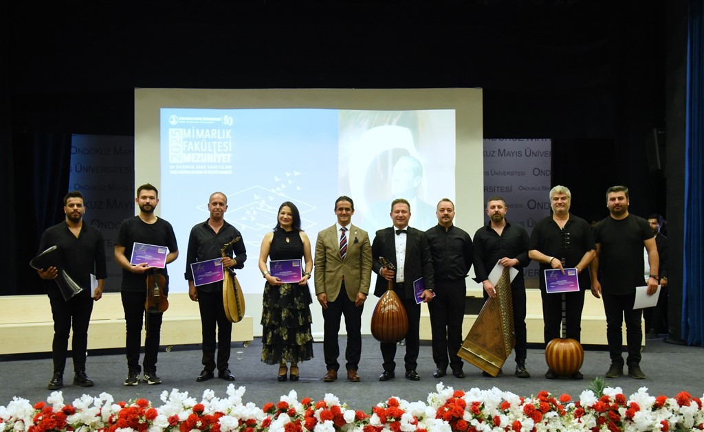 OMÜ Mimarlık öğrencilerinin mezuniyet heyecanı 