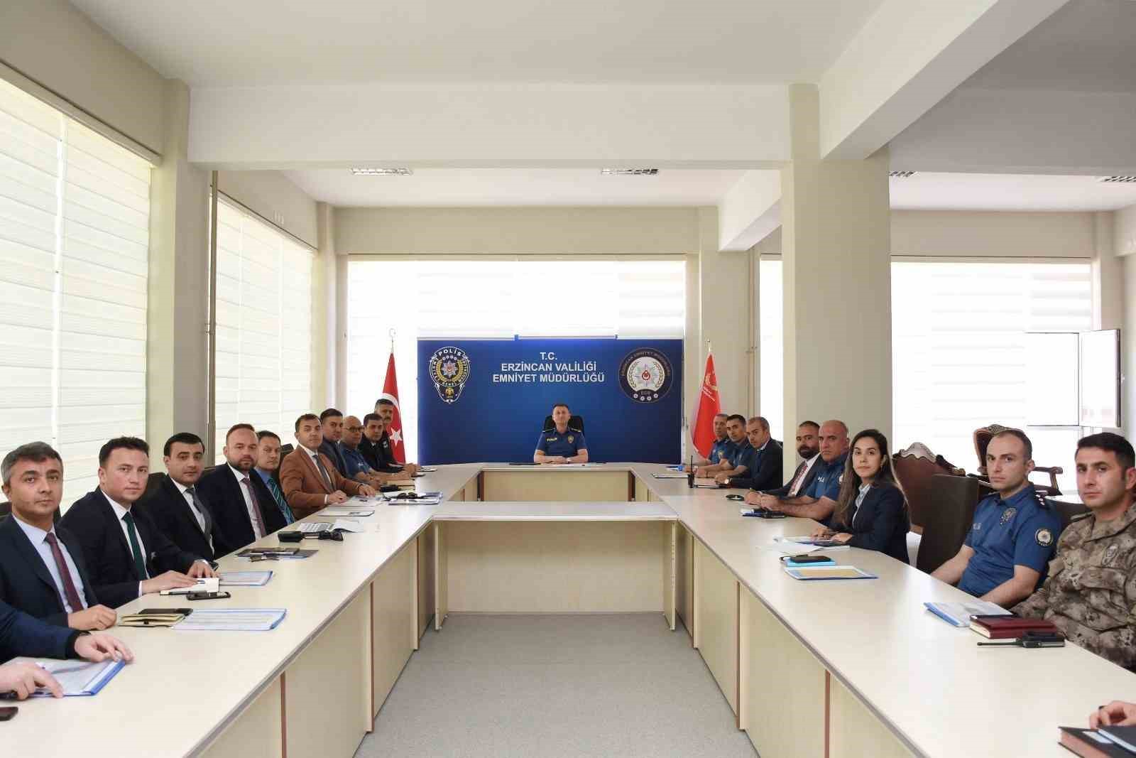 Emniyet Müdürü Baybaba, birim amirleriyle toplantı yaptı