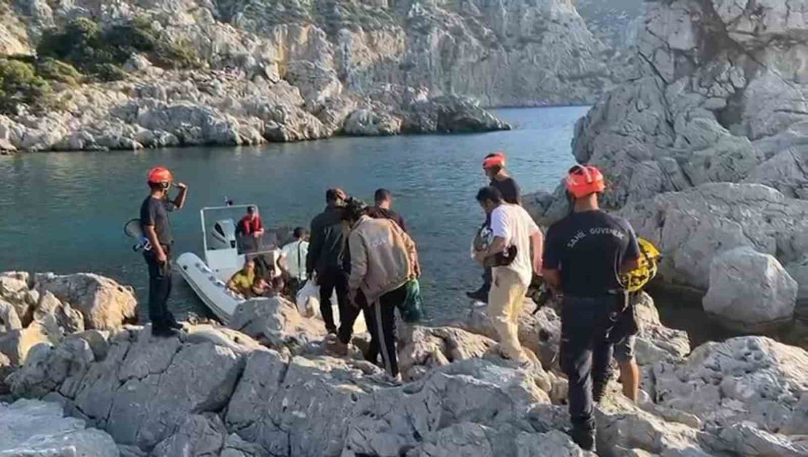 Marmaris’te 15 düzensiz göçmen ve bir göçmen kaçakçısı yakalandı