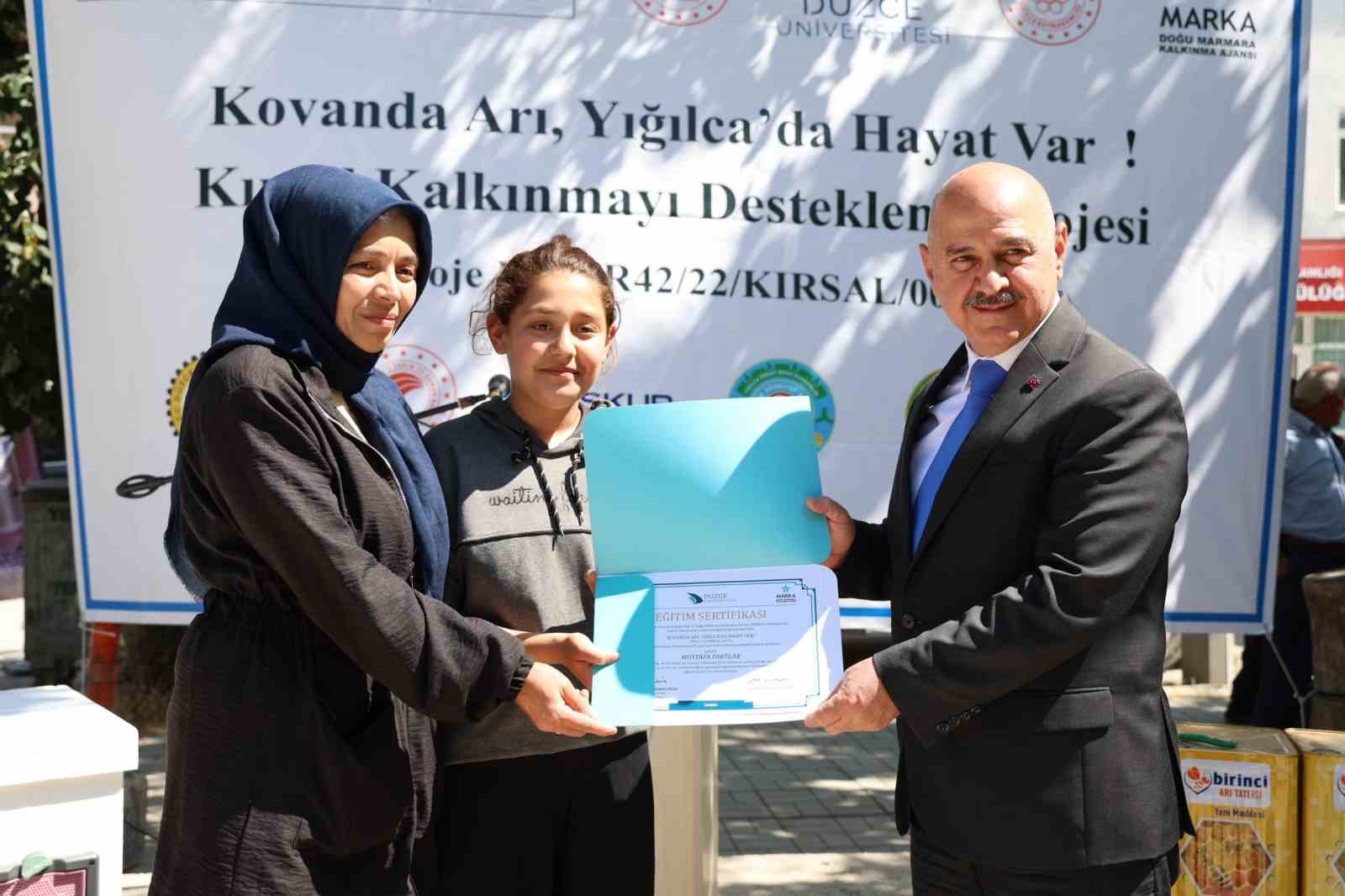 Yığılca’da bal dolum tesisi ve arı ürünleri satış mağazası açıldı 