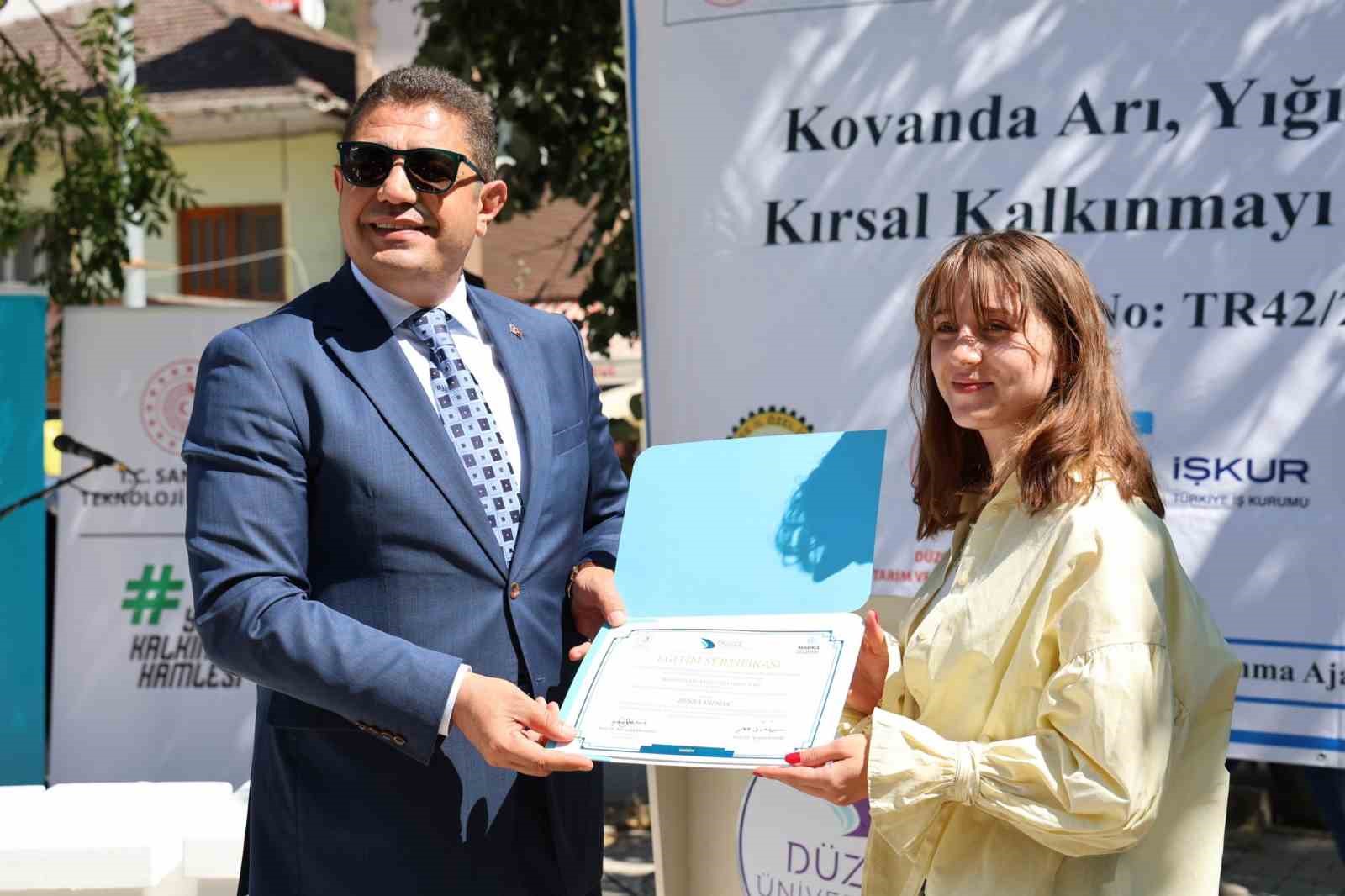 Yığılca’da bal dolum tesisi ve arı ürünleri satış mağazası açıldı 
