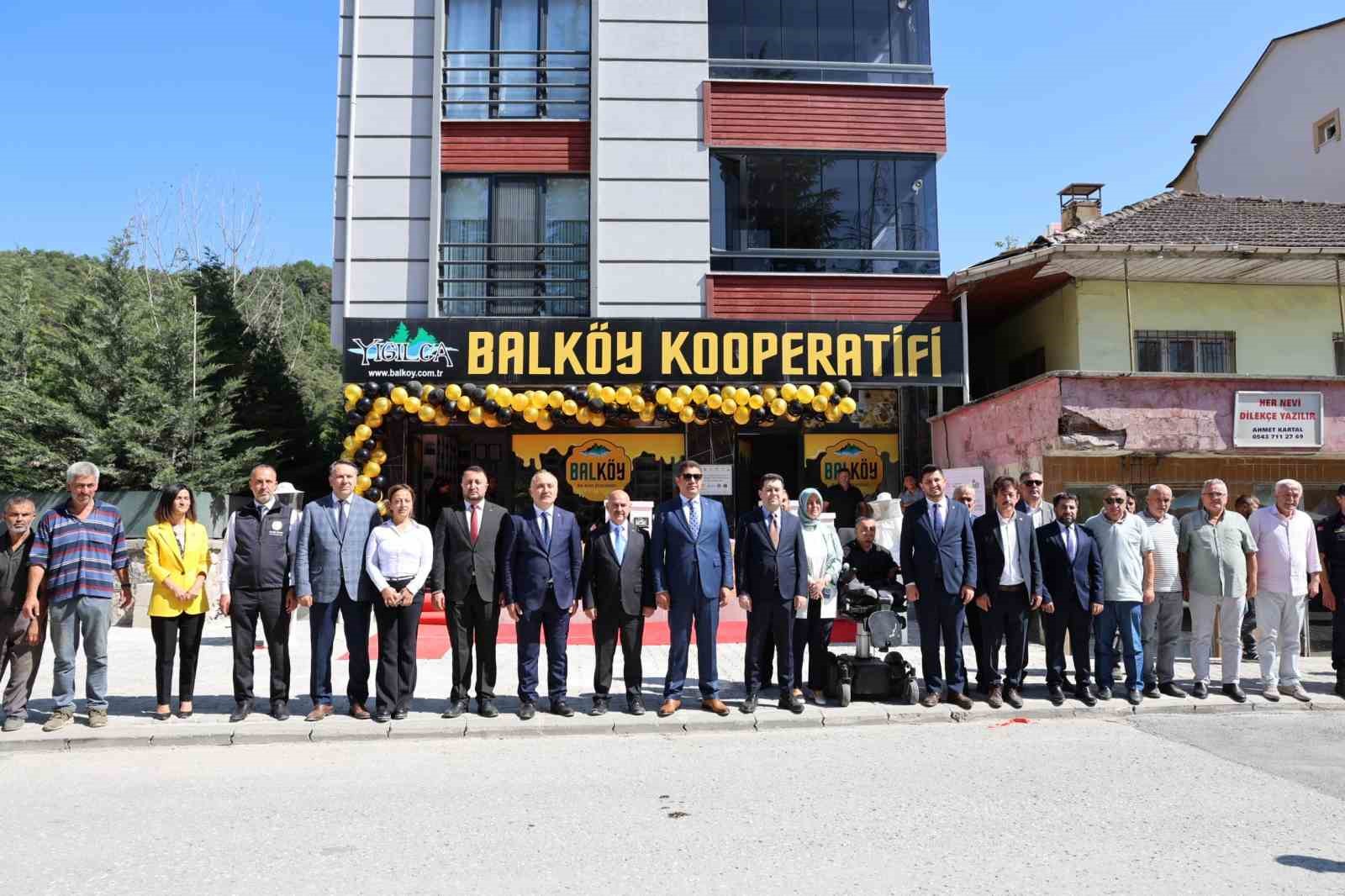 Yığılca’da bal dolum tesisi ve arı ürünleri satış mağazası açıldı 