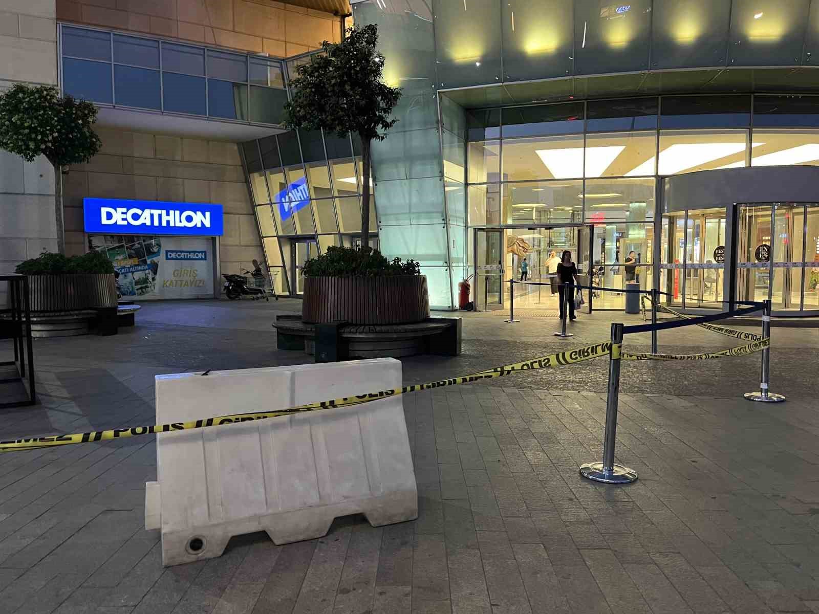 Başakşehir’de alışveriş merkezi önünde silahlı saldırı: 1 yaralı 