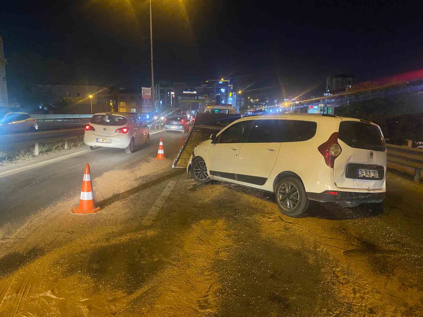 Pendik’te 6 araçlı zincirleme kaza: Biri çocuk 5 yaralı 