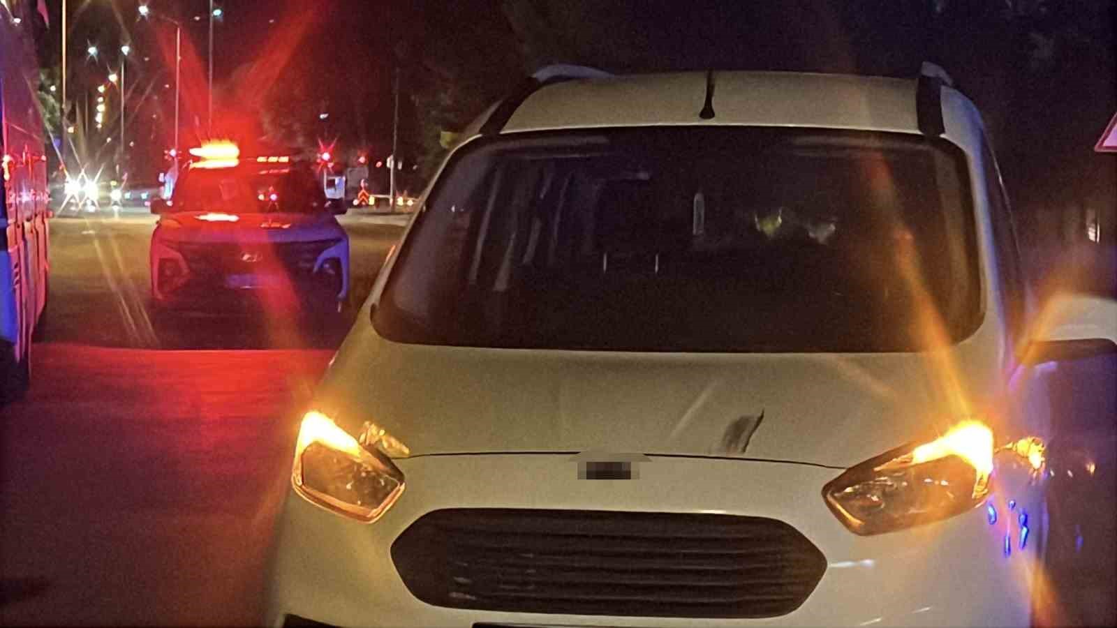 Tartışıp kovaladığı kişiyi bıçaklayıp kaçtı 