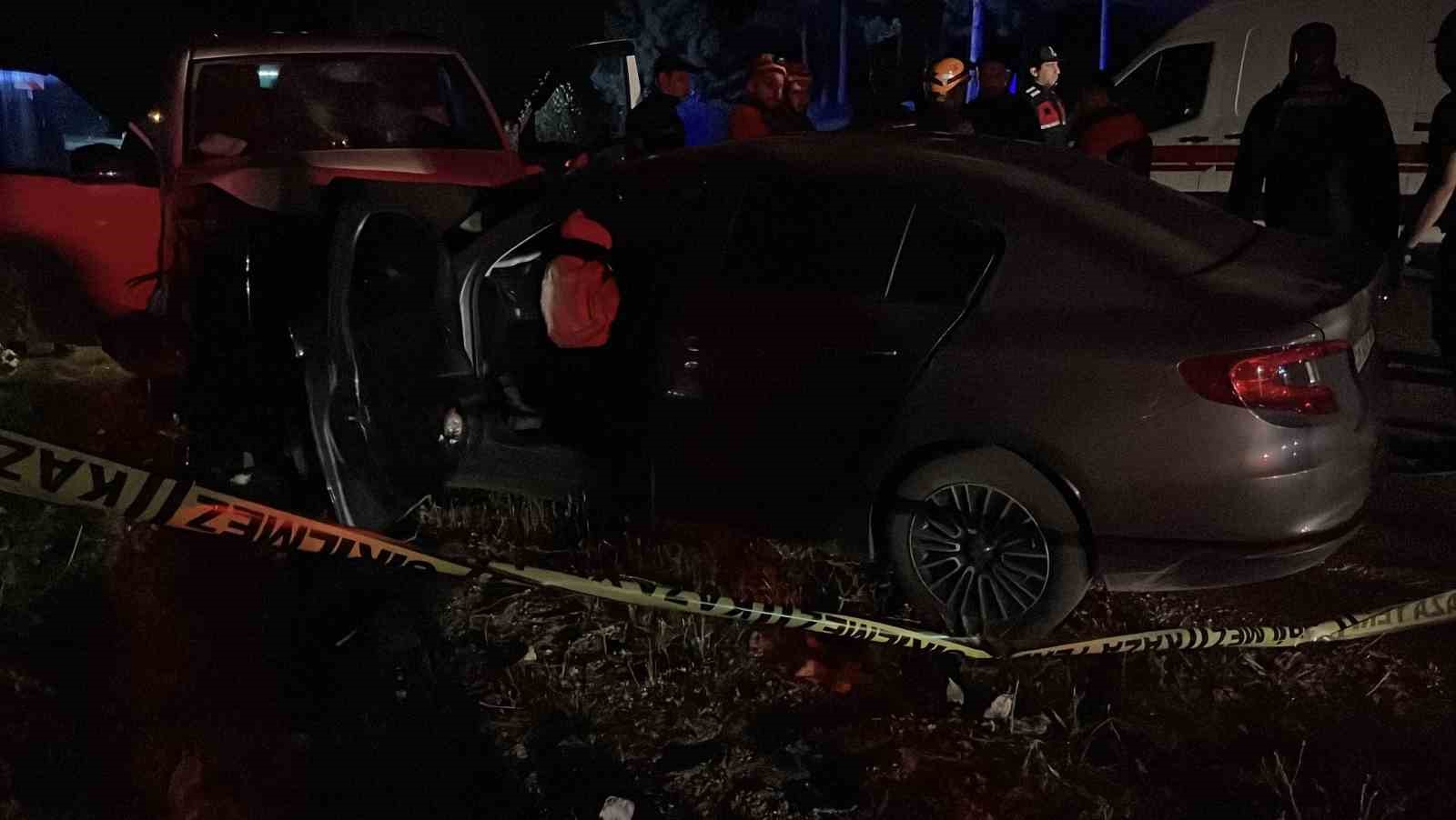 Sivas’ta ters yöne giren minibüs otomobille çarpıştı: 1 ölü, 8 yaralı 