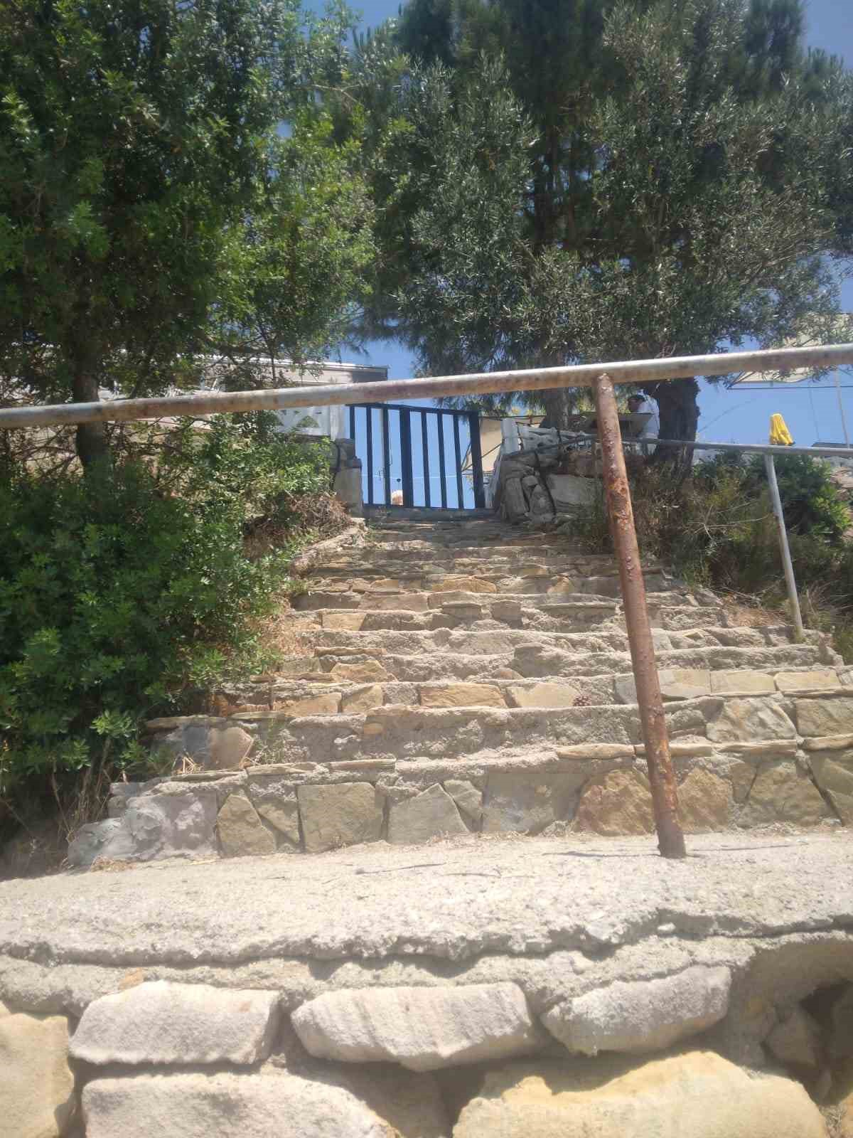 Burhaniye’de Pelitköy İçmeler Sahili sakinleri kıyı işgaline tepkili 
