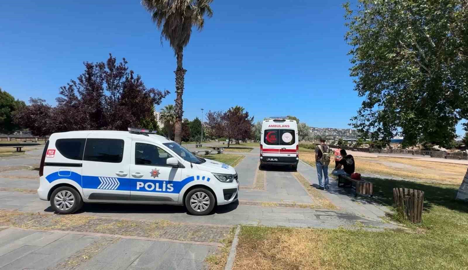 Parkta hareketsiz yatan genç hastaneye kaldırıldı 