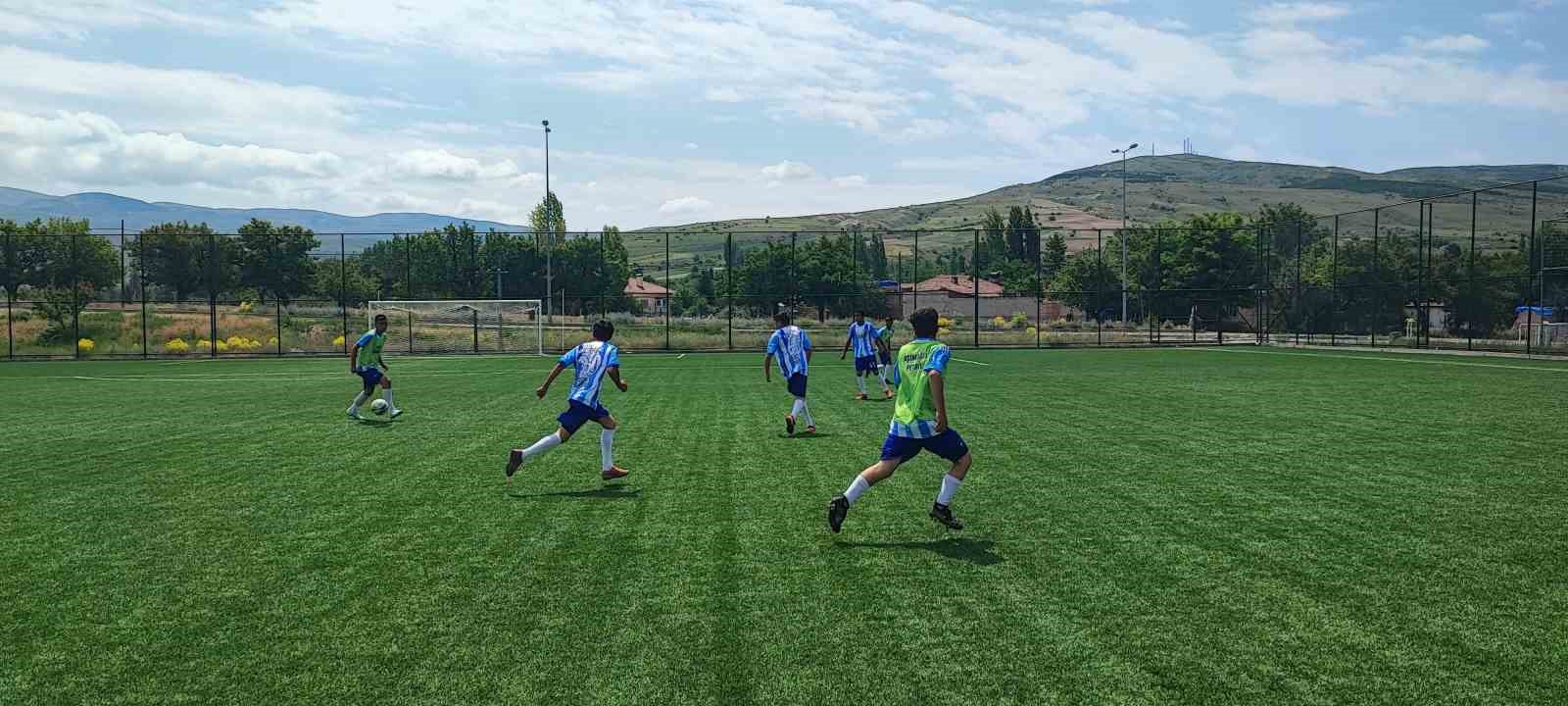 Akkışla’da ücretsiz futbol kursu 