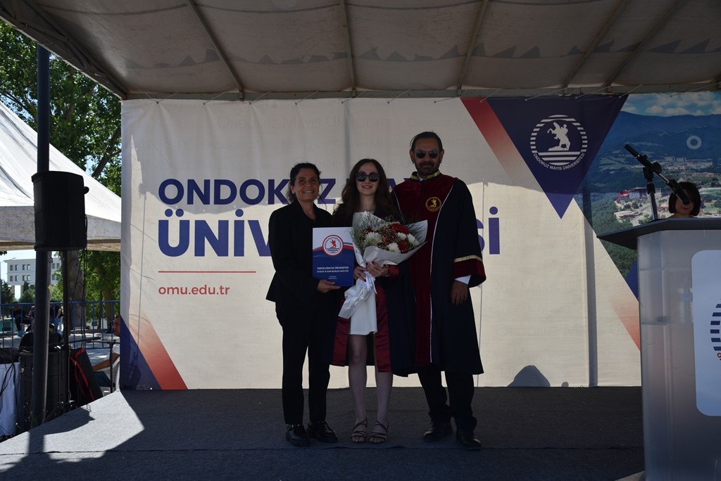 OMÜ İİBF’de mezuniyet sevinci 