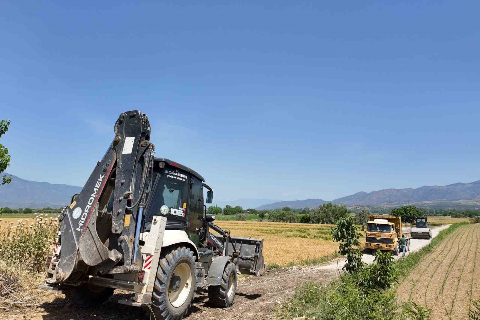 Bozdoğan Belediyesi’nden ova yollarına bakım 