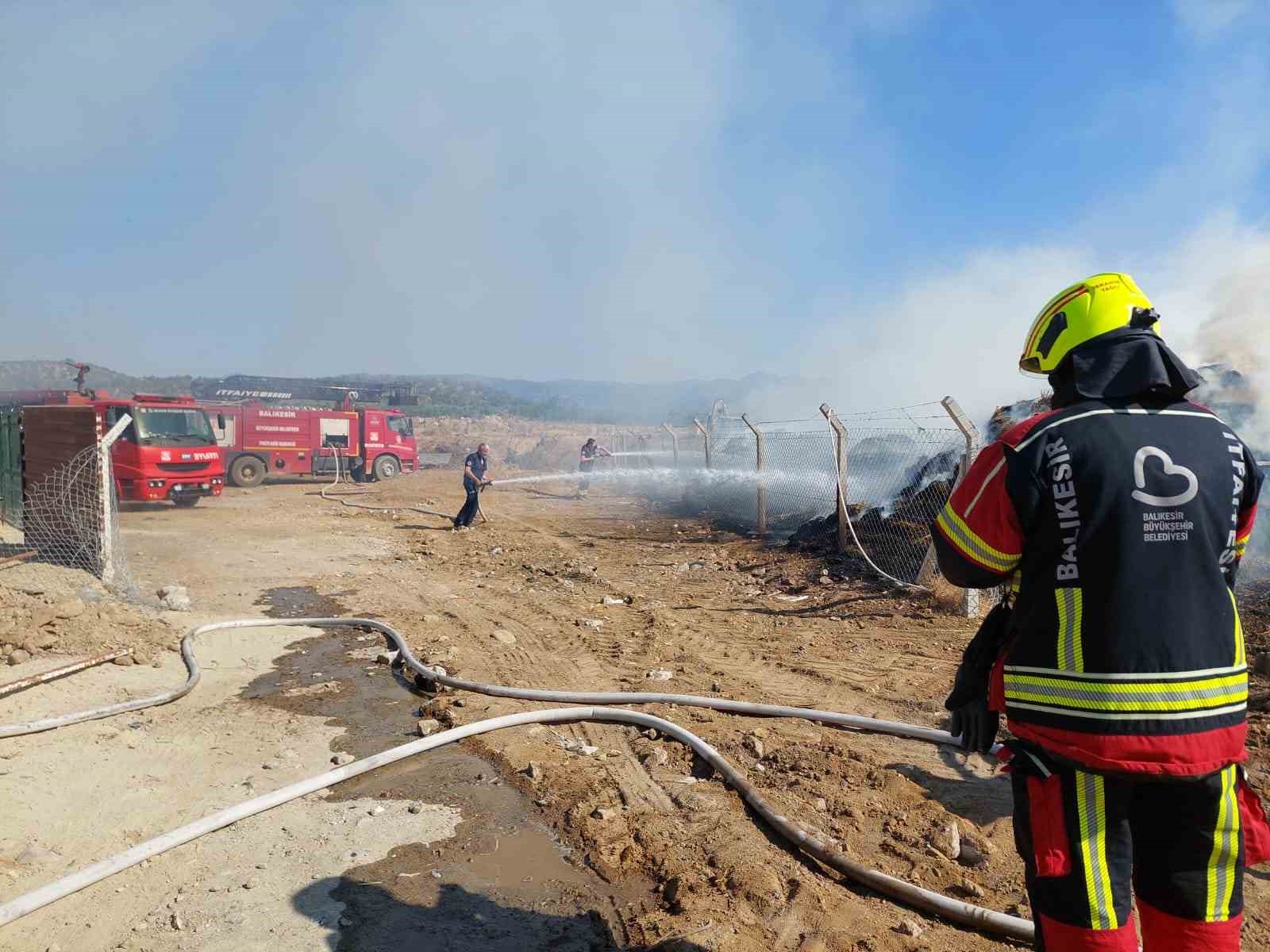 Edremit’te besi çiftliğinde yangın paniği 