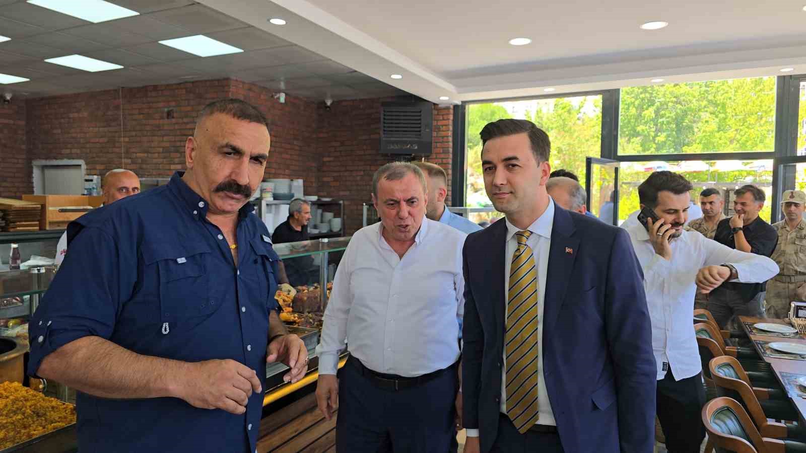 Mardin’in plakasını simgeleyen 47 metrelik kebap yapıldı 