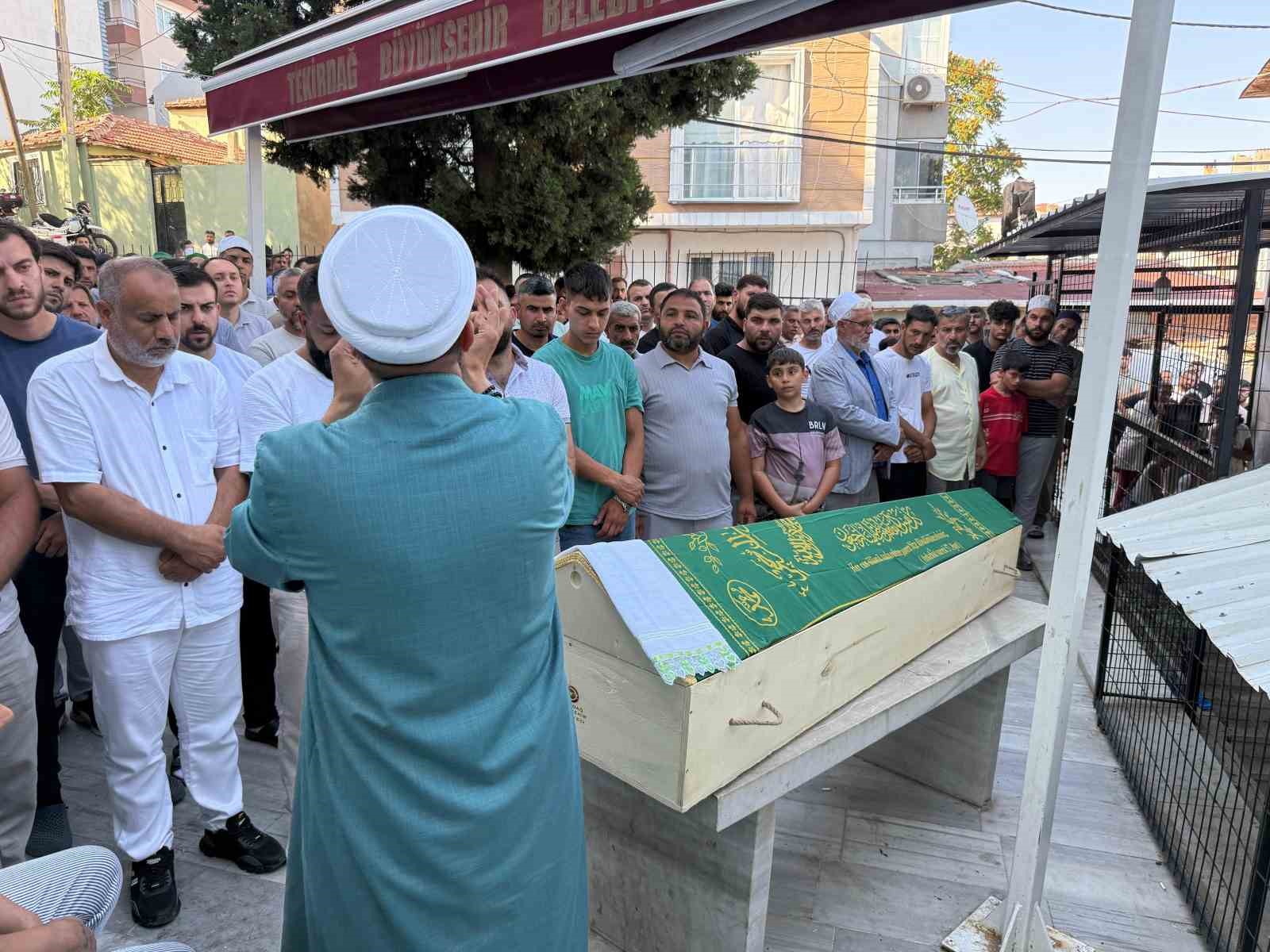 Tekirdağ’daki silahlı saldırıda hayatını kaybeden çocuk toprağa verildi 