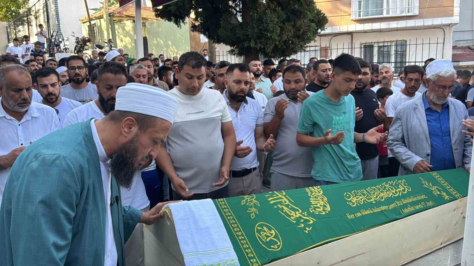 Tekirdağ’daki silahlı saldırıda hayatını kaybeden çocuk toprağa verildi 