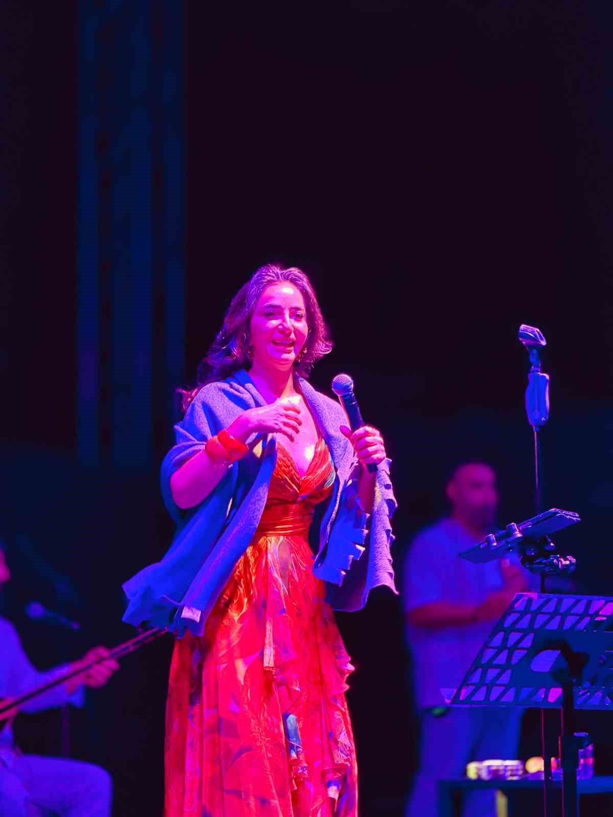Ünlü sanatçı Gürman, Bodrum’da müzikseverlerle unutulmaz bir gece yaşattı 