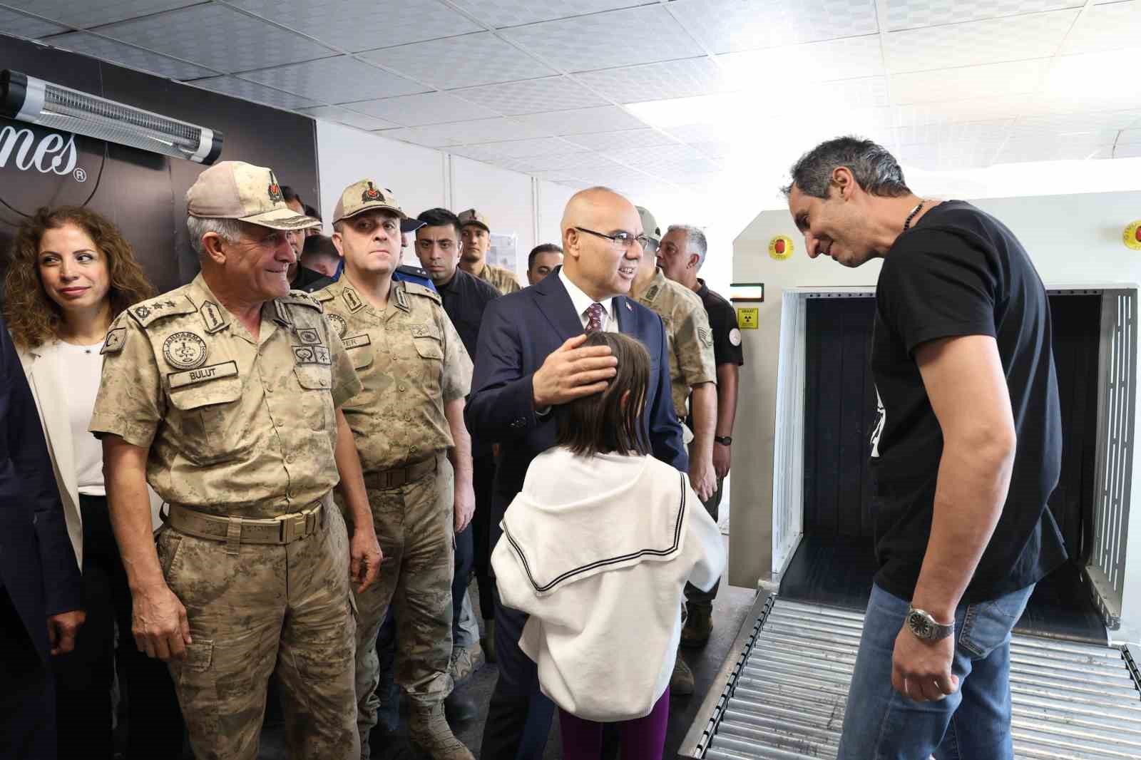 Ağrı Valisi Koç, Doğubayazıt’ta sınır güvenliği incelemelerinde bulundu 