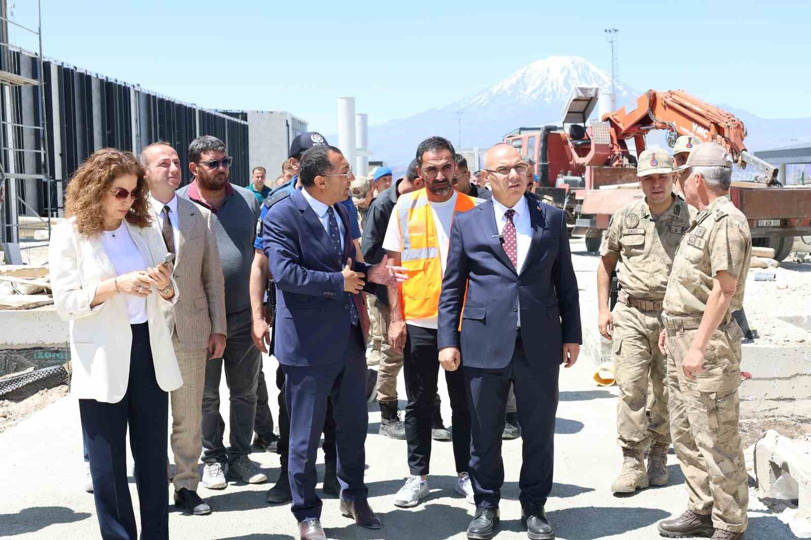 Ağrı Valisi Koç, Doğubayazıt’ta sınır güvenliği incelemelerinde bulundu 