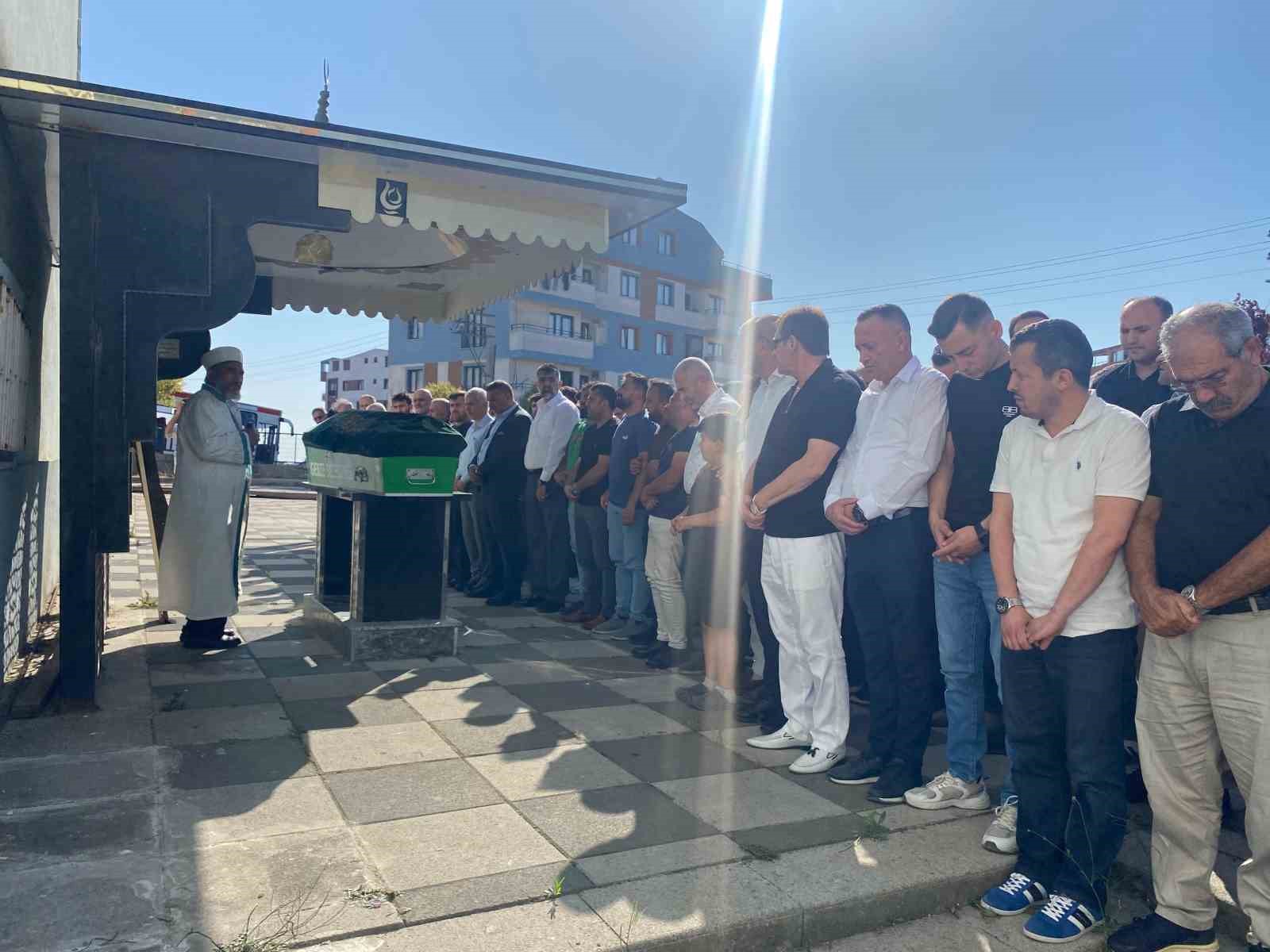 Darıca Belediye Başkanının makamında intihar eden zabıta memuru toprağa verildi 