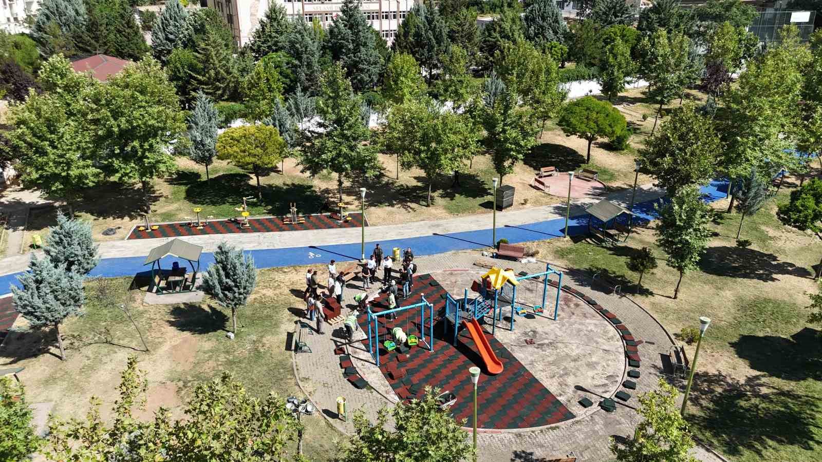 Siirt’te parklar yenileniyor 